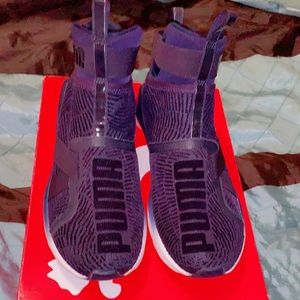 Fierce Strap Flocking Pumas